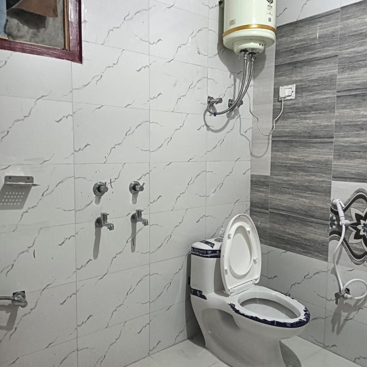 Aditya Guest House Tosh Buitenkant foto